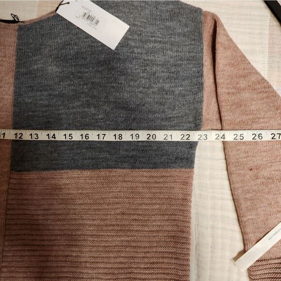 Luca Vanucci colorblock pullover sweater. - Picture 6 of 11